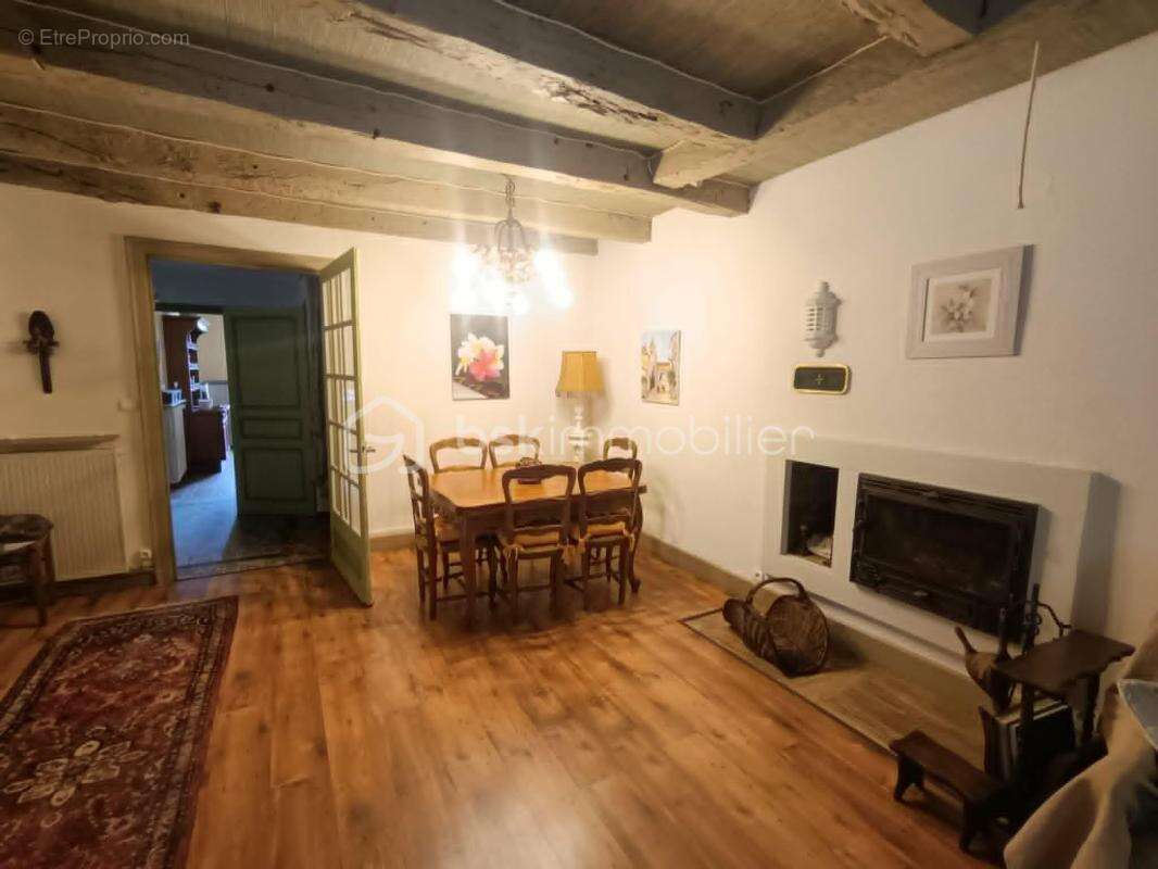 Maison de Ville Meublée de type 5 de 157 m2 avec Patio dans le Centre de Monpazier - photo 4