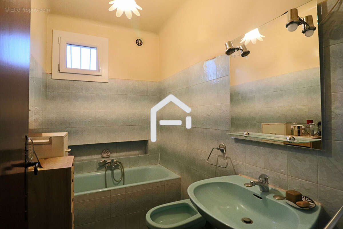 Maison à SAINT-CHAMAS