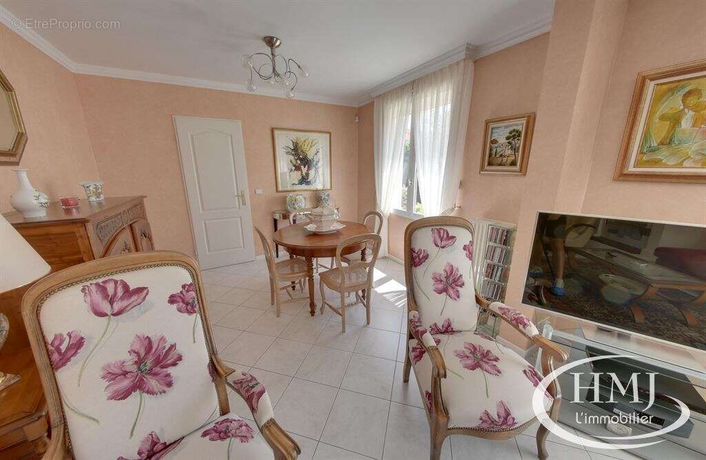 Maison 140 m² à Courcouronnes  - photo 3