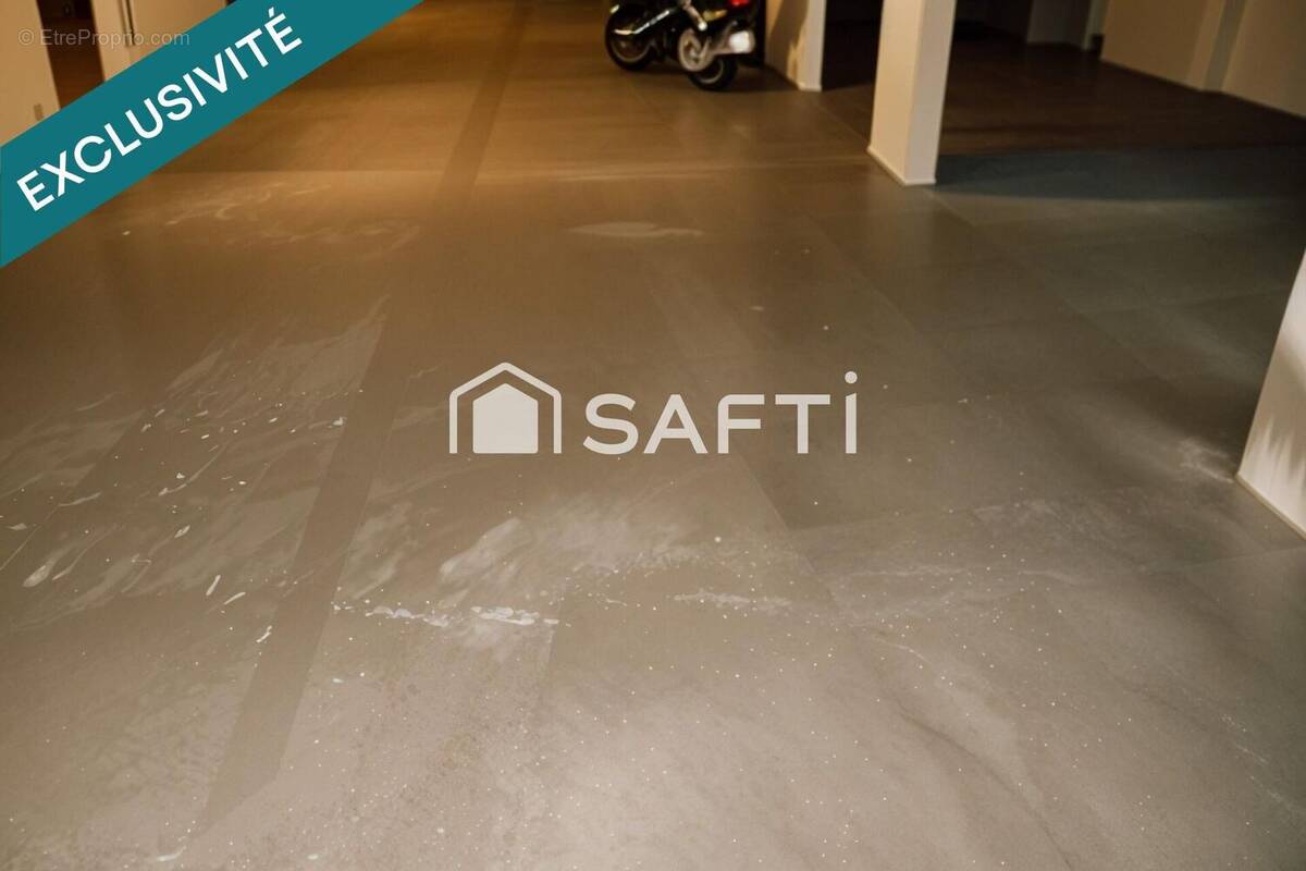 Photo 1 - Parking à PARIS-16E