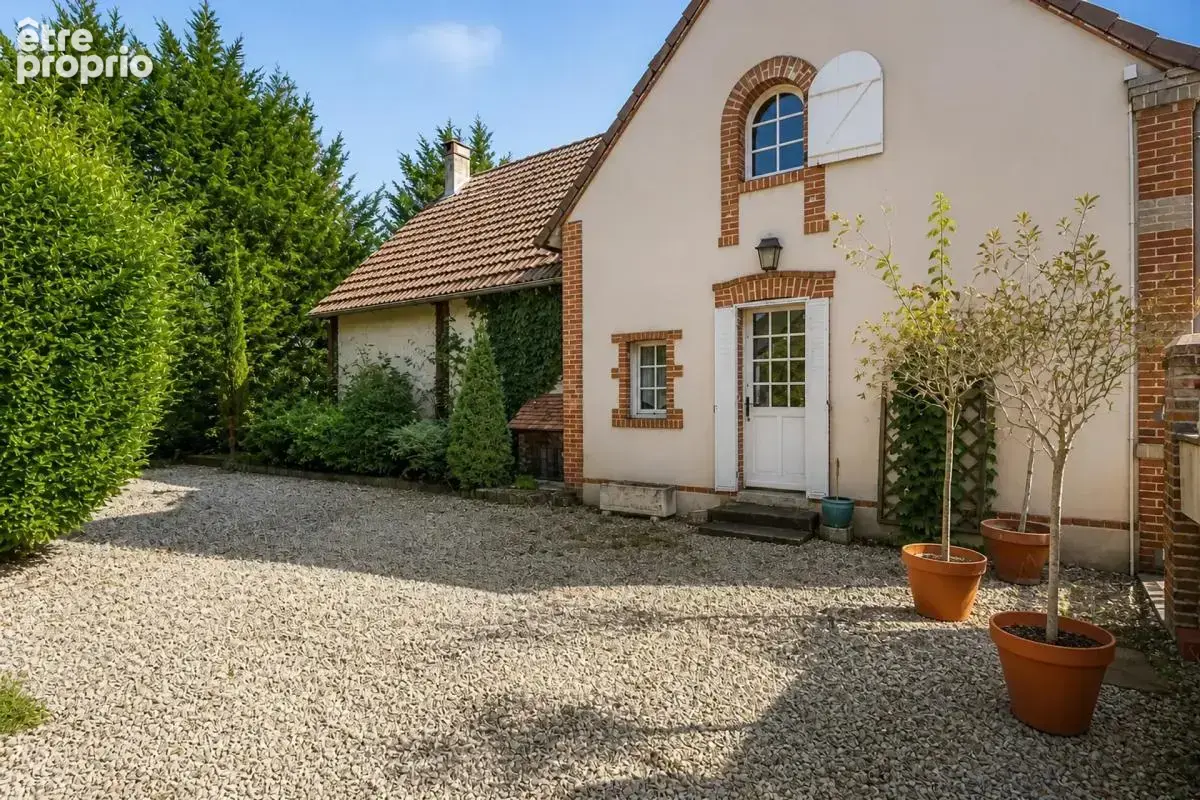 Maison de 8 pièces de 168 m² à La Ferté-Beauharnais - photo 2