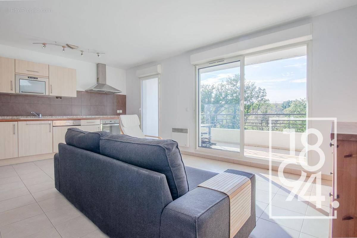 Appartement à LE PUY-SAINTE-REPARADE