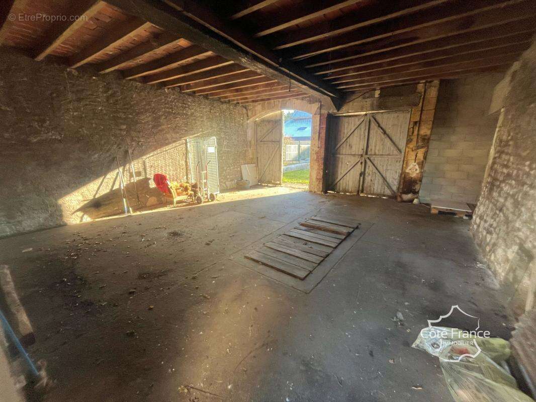 Maison bourgeoise avec vue dégagée   Calme, terrain et dépen - photo 3
