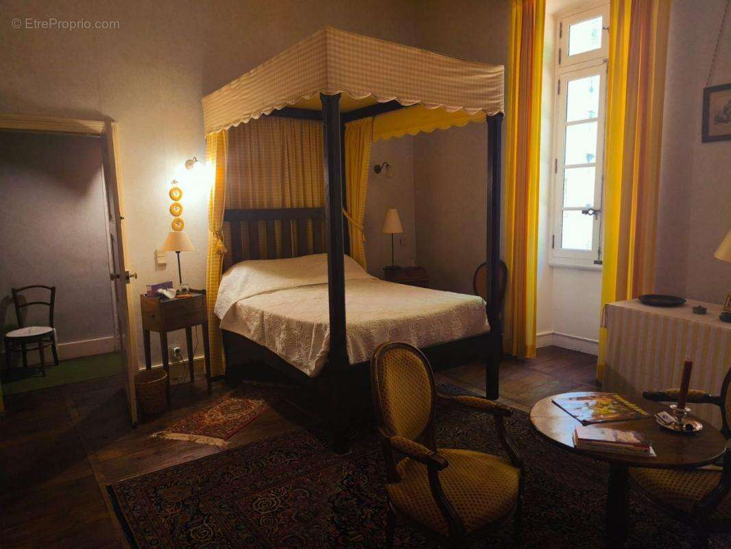 Maison à CHAMPAGNAC-DE-BELAIR