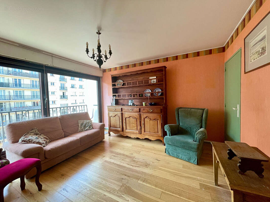 Appartement à CHARENTON-LE-PONT