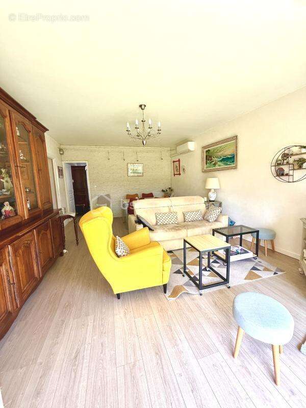 Appartement à SIX-FOURS-LES-PLAGES