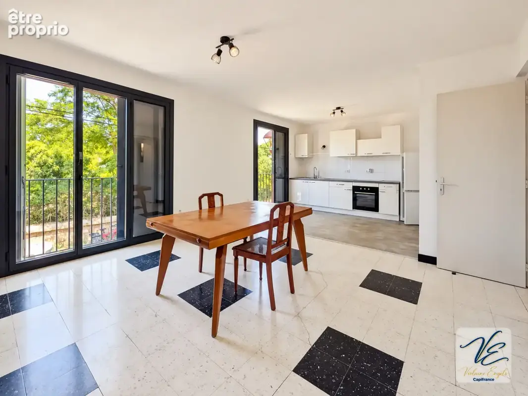 Maison rénovée à Siran – 3 chambres, terrasse, cour et grand garage de 60 m² - photo 3