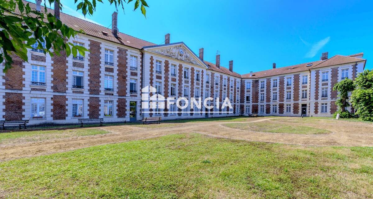 Appartement à LA FERE