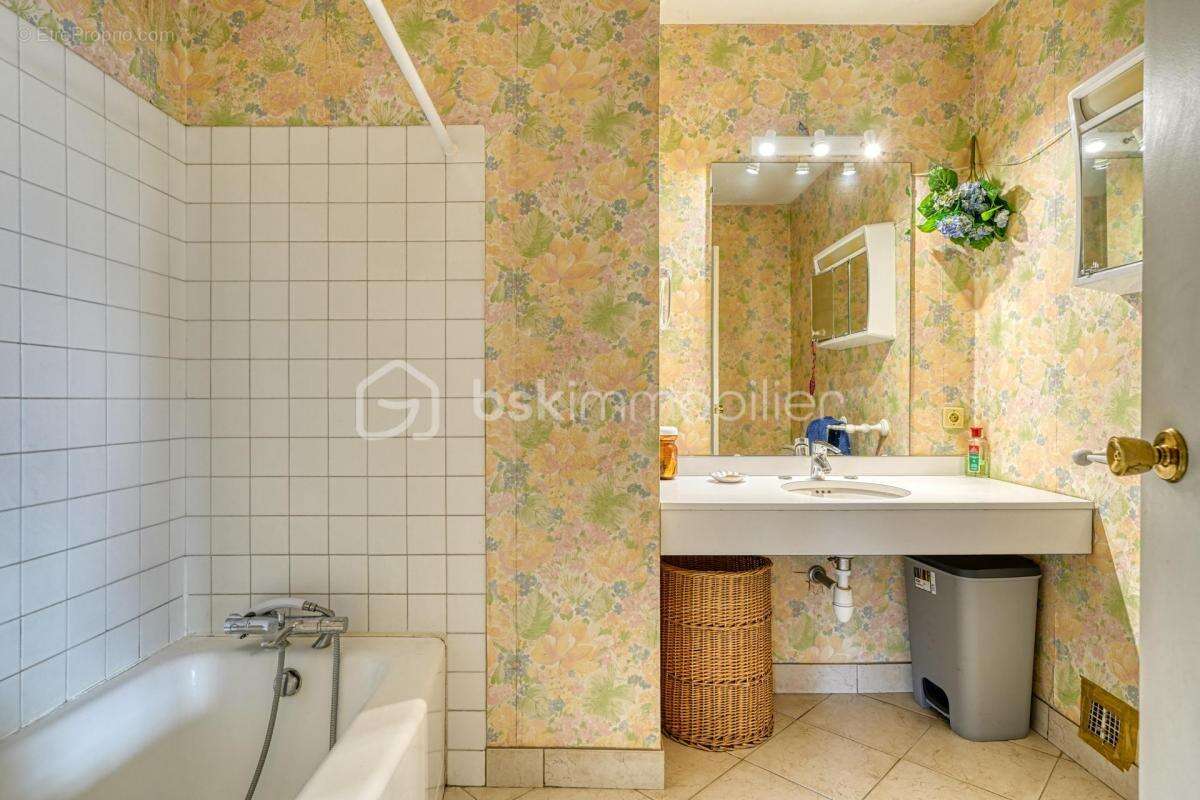 Maison à VOISINS-LE-BRETONNEUX