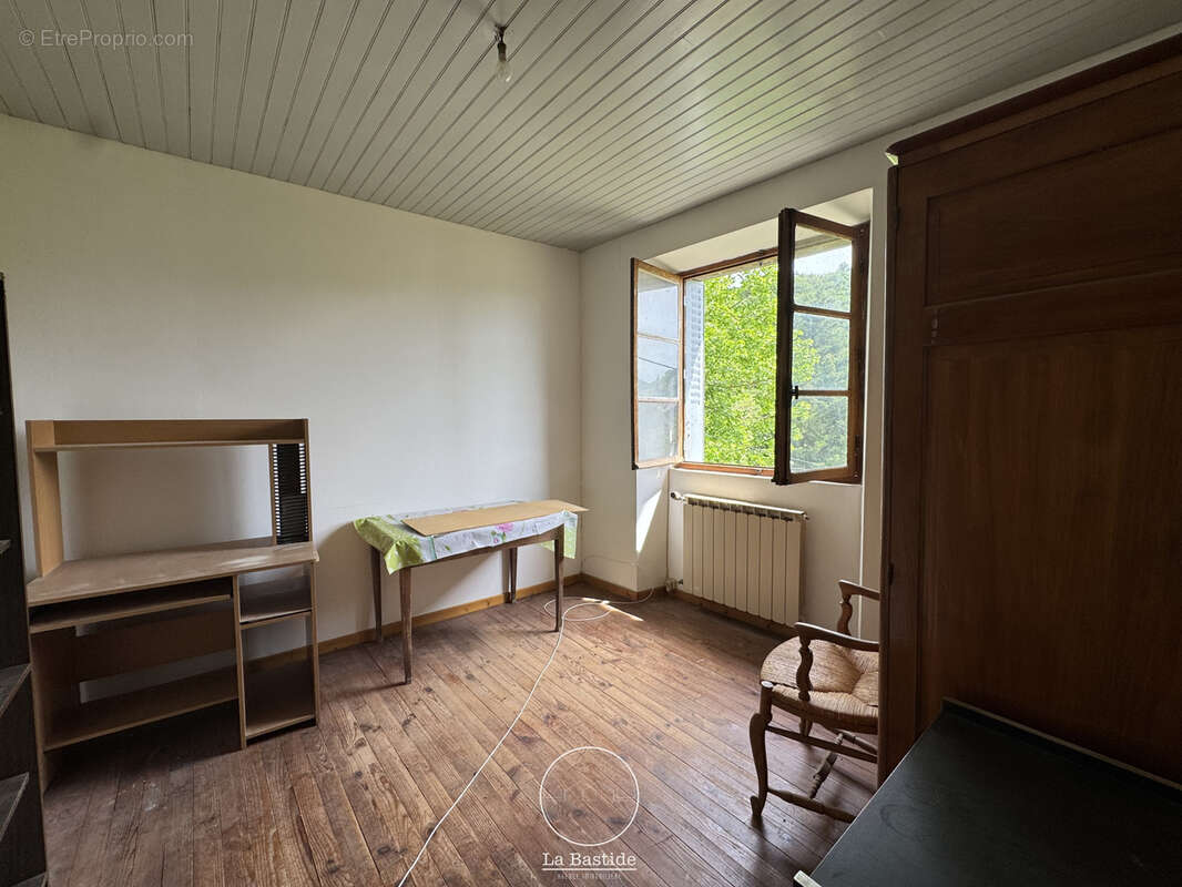 Ferme avec terrains et dépendances à rénover - SOYANS - photo 14