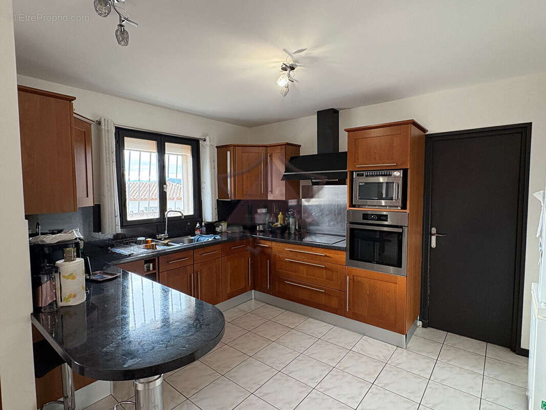 Maison à SAINT-HILAIRE-DE-BRETHMAS