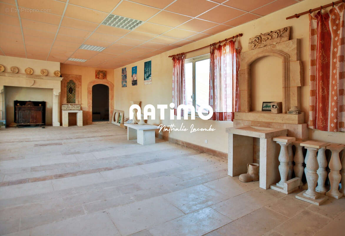 Commerce à BAIGNEUX-LES-JUIFS