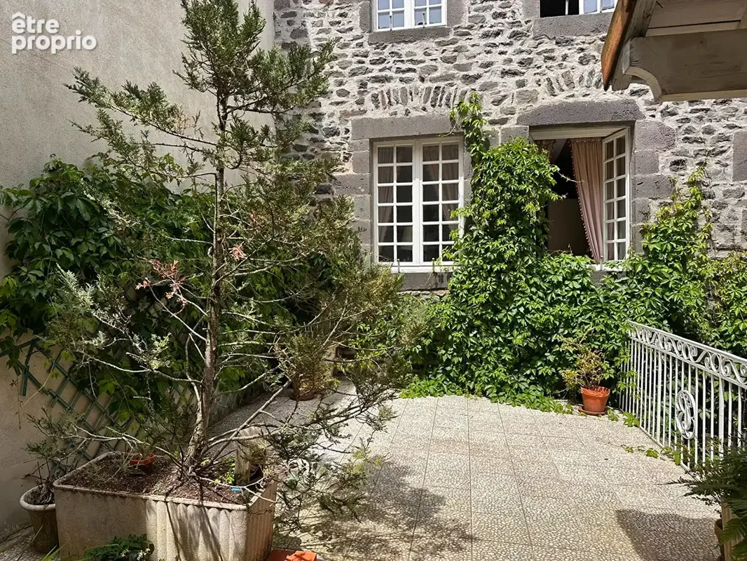 Maison 400 m² à Saint-Flour  - photo 16
