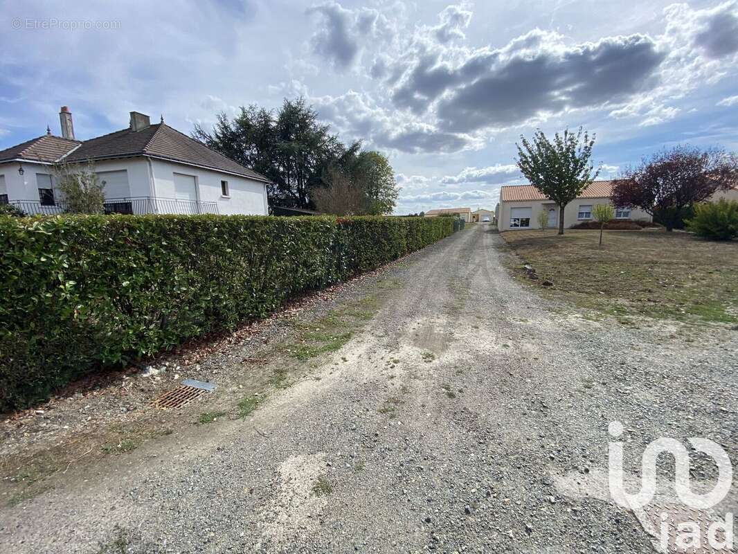 Photo 5 - Terrain à BAZOGES-EN-PAILLERS