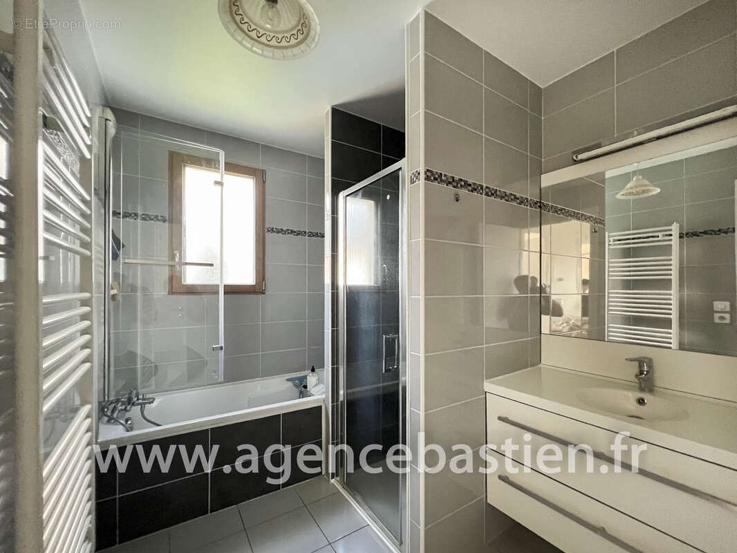 SEGNY - Appartement Duplex T4 de 100 m2   3 chambres, cave, parking, proche TPG et Genève - photo 8