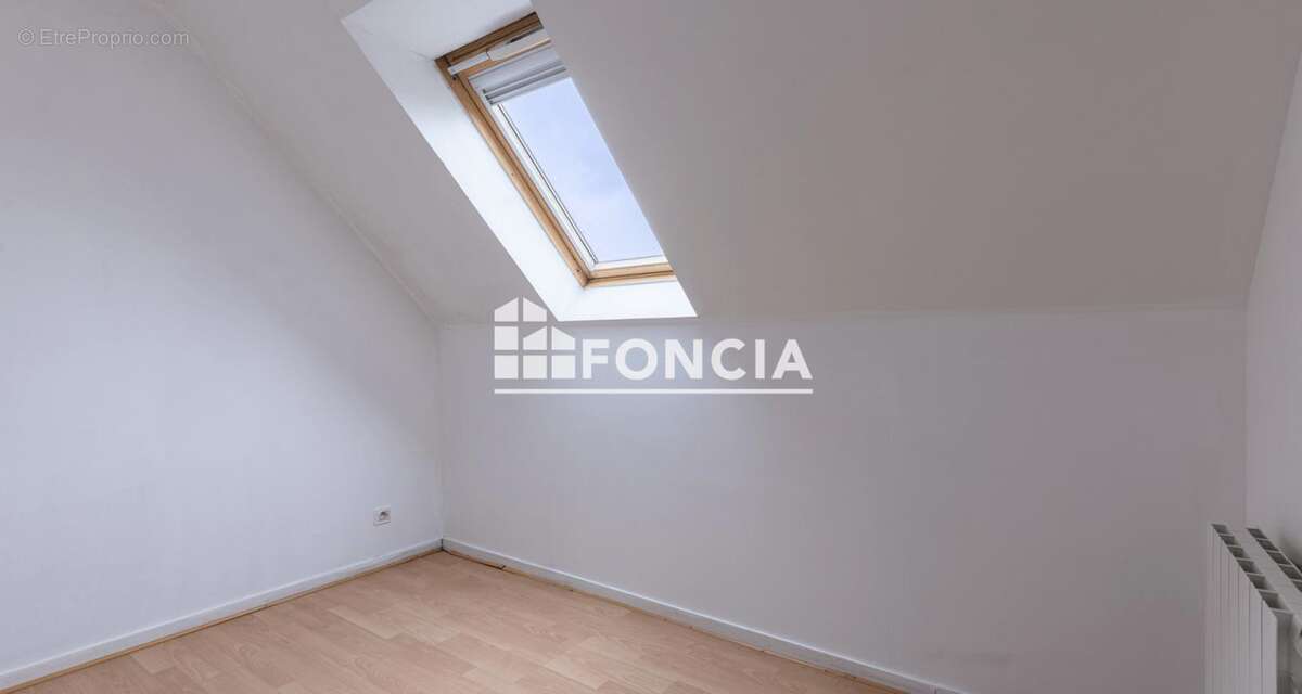 Maison à LE THILLAY