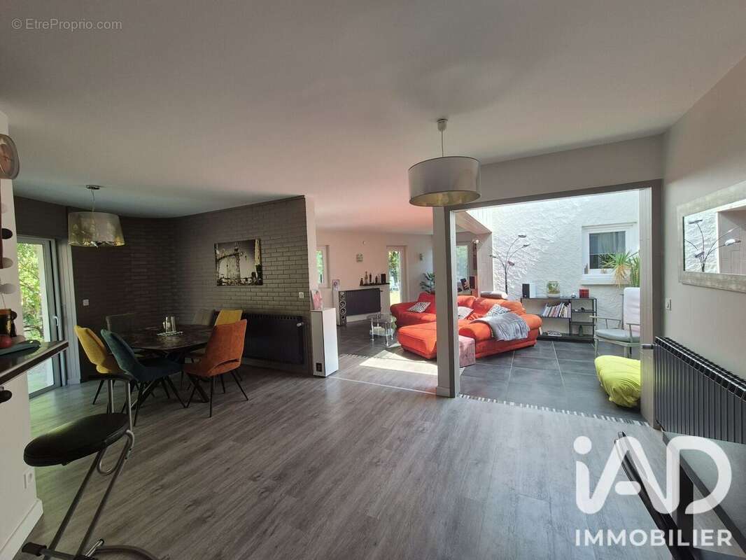 Maison 210 m² à Monteleger  - photo 4