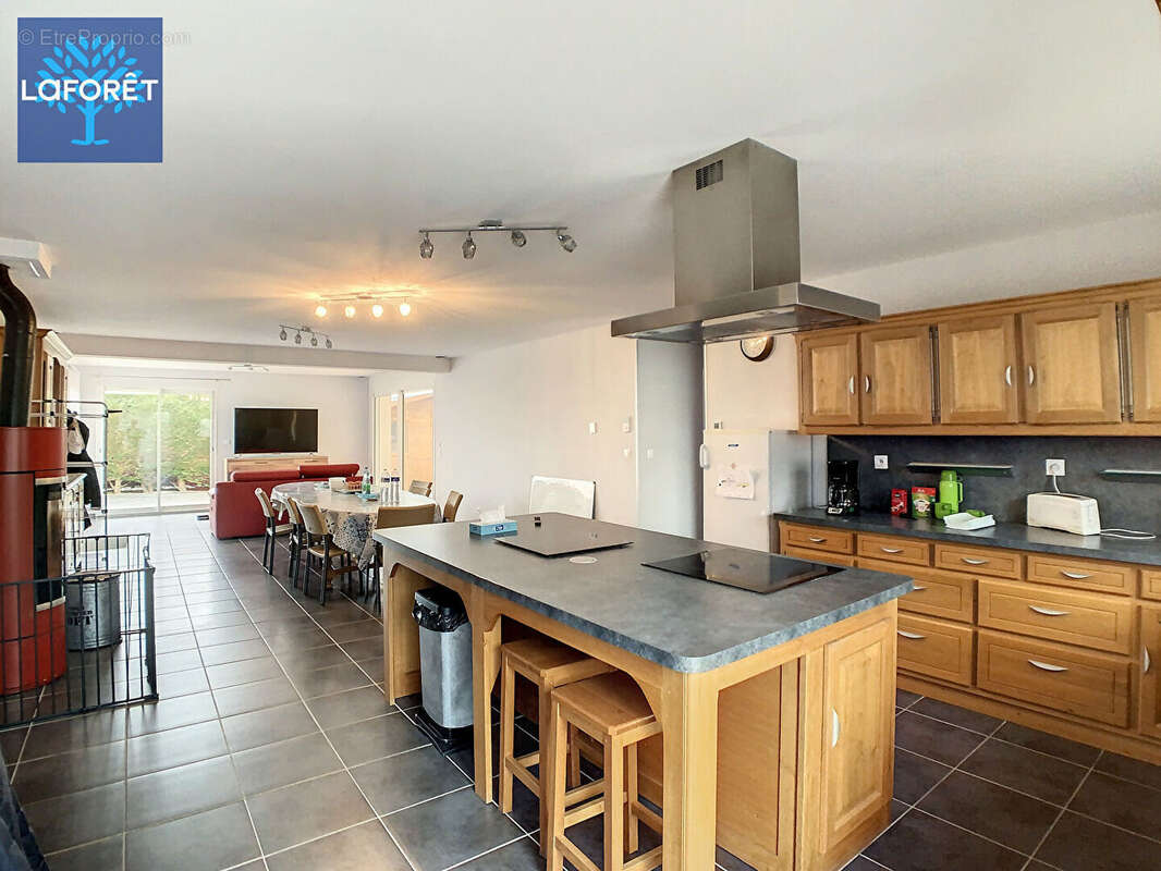 Maison à COURBEPINE