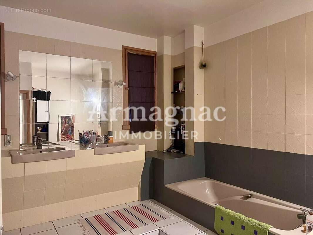 Maison à VIC-FEZENSAC