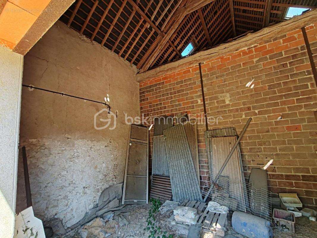 Maison de ville et grange à rénover entièrement - photo 17