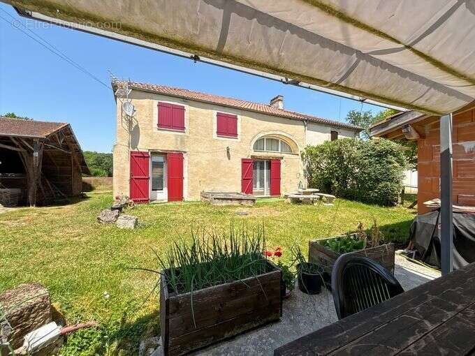 En campagne, maison ancienne entièrement rénovée, habitable de plain-pied avec jardin et dépendance - photo 14