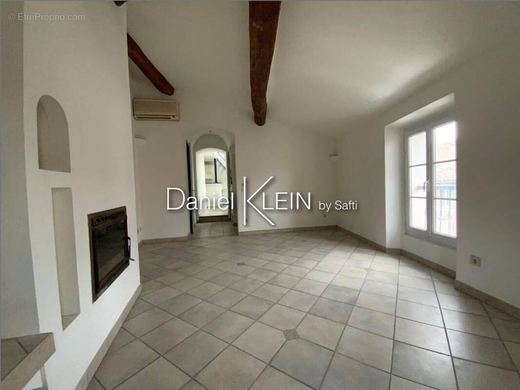 Photo 1 - Appartement à ROQUEBRUNE-SUR-ARGENS