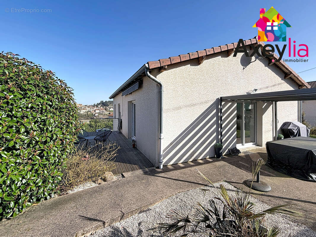 A vendre - belmont-de-la-loire - maison de 2014 avec grand garage, terrasses et terrain - photo 5
