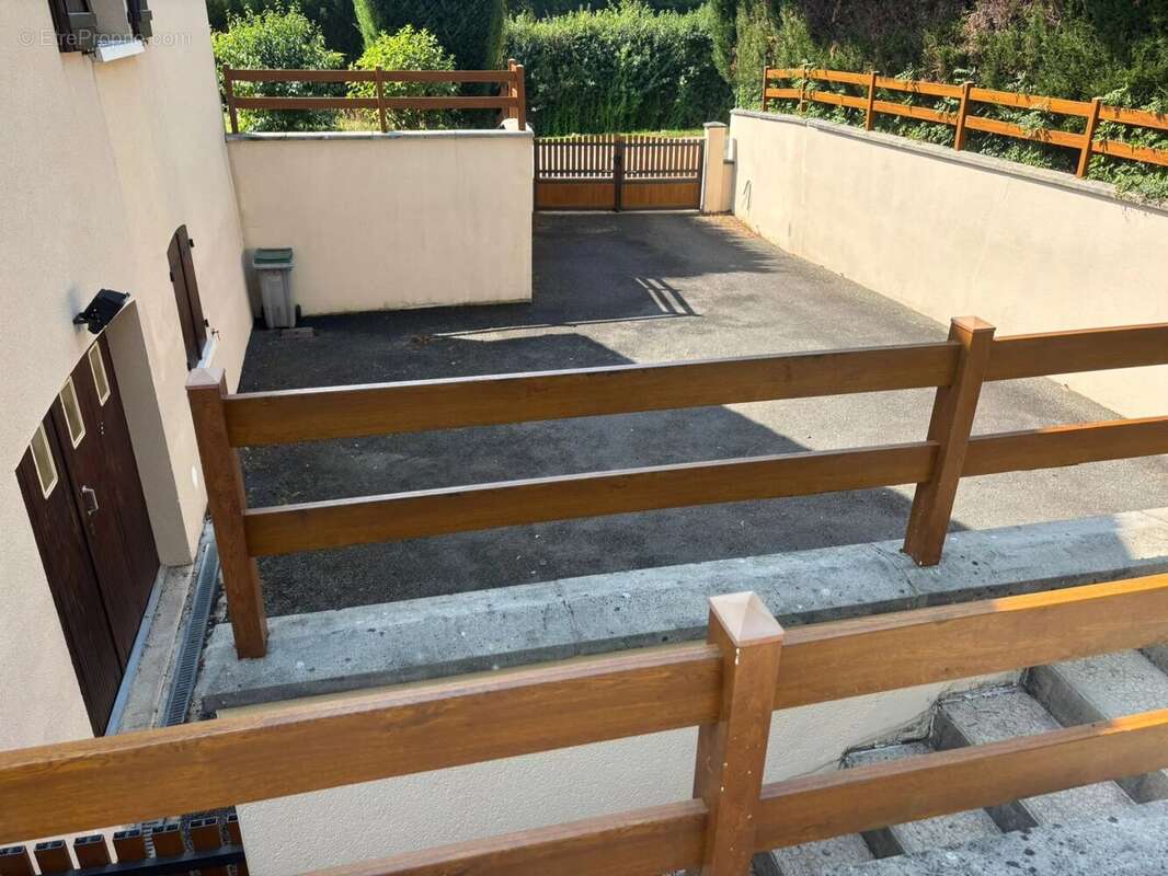 Maison à SAINT-SULPICE-LES-FEUILLES