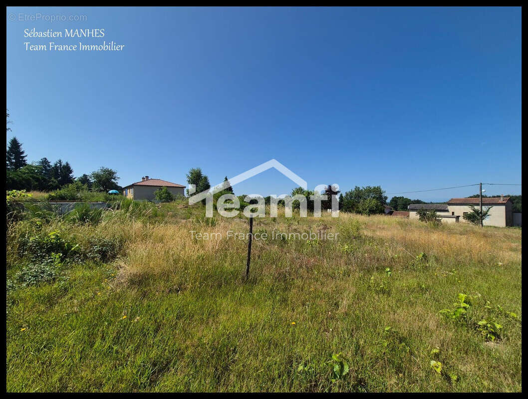 Terrain à PASLIERES