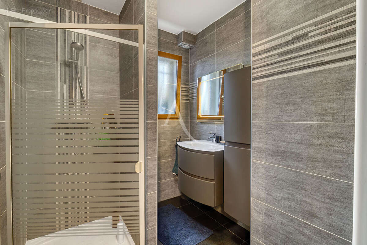 Maison saint-martin-bellevue  154m², (244 m² au sol) - photo 12