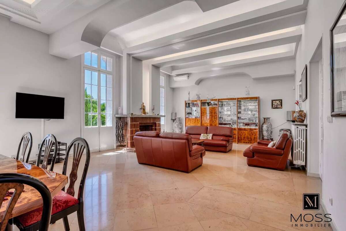 Parc Chambrun . Superbe Villa de 10 Pieces - photo 23