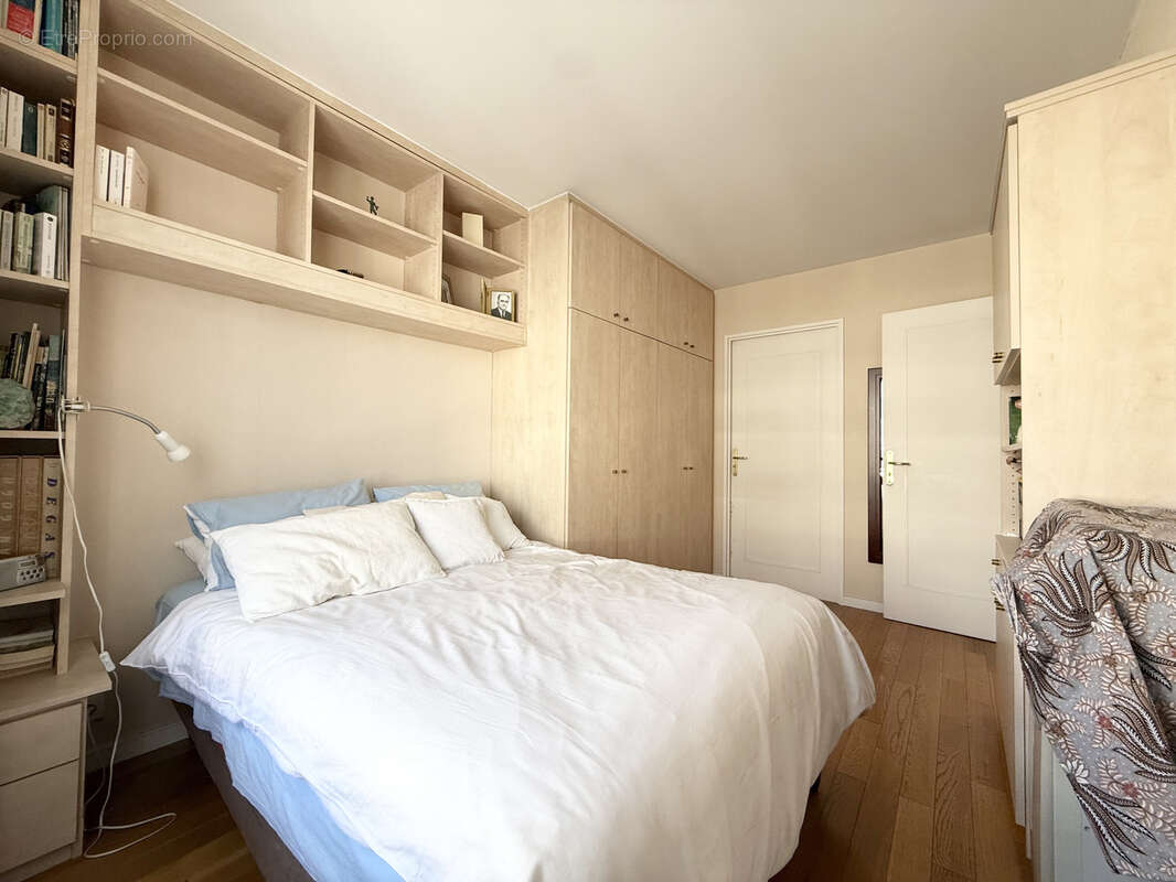 Appartement à COURBEVOIE