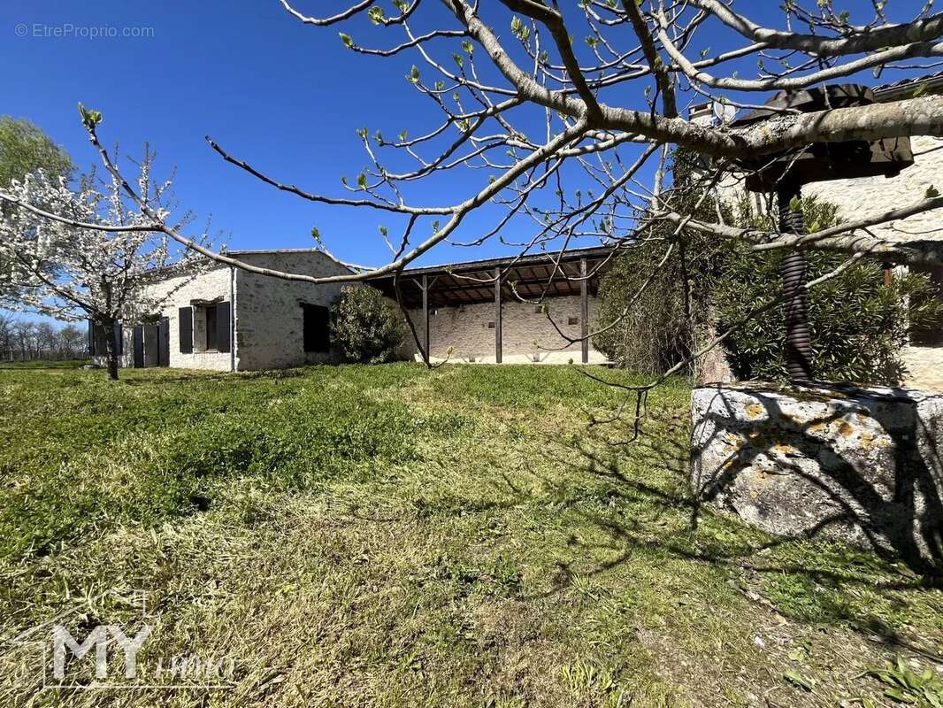 Maison à MONTAZEAU