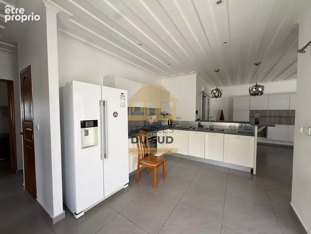 A vendre- villa de type t5 de 150 m² environ - saint-joseph - 440 00 € - photo 5