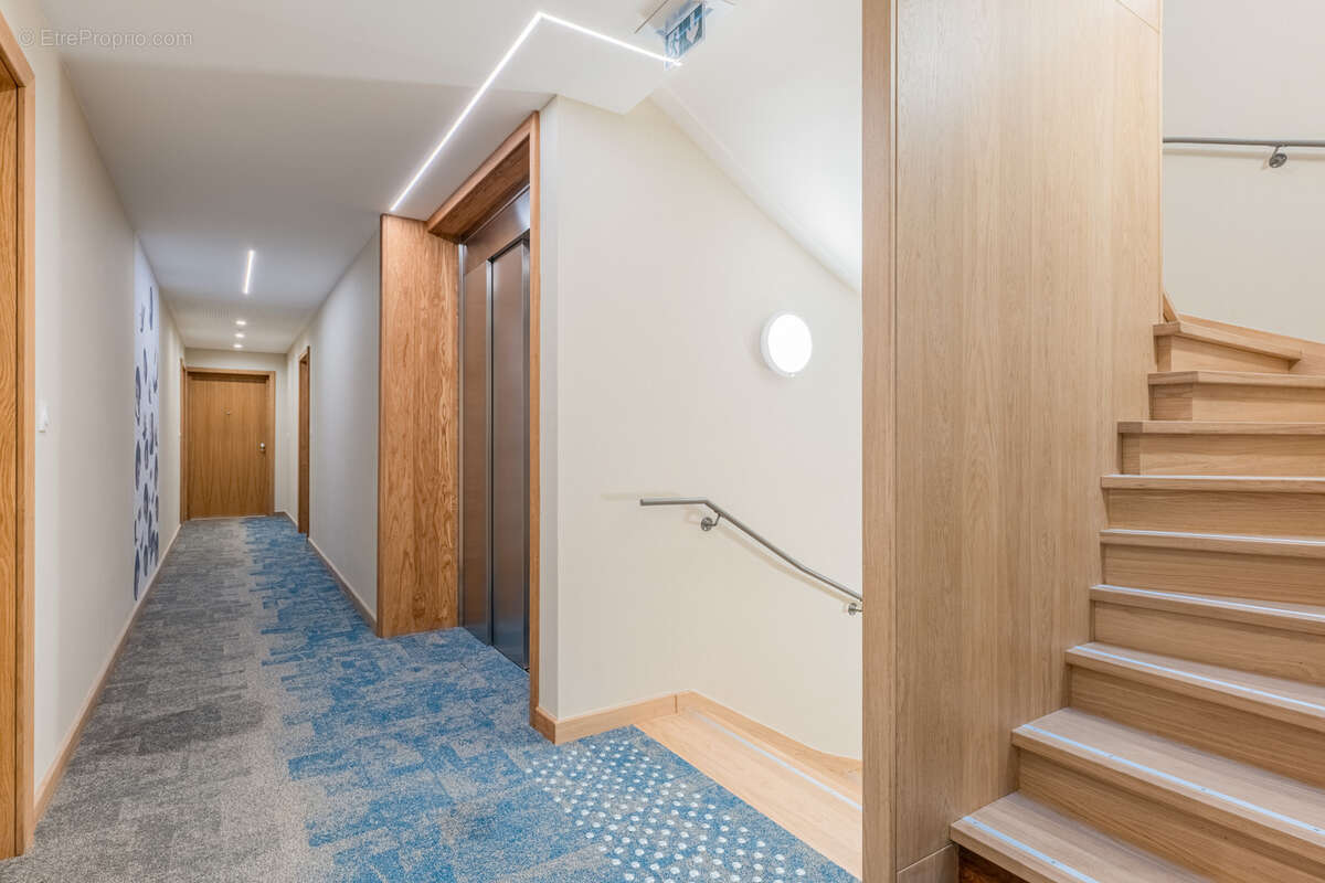 Appartement à LA TOUR-DE-SALVAGNY