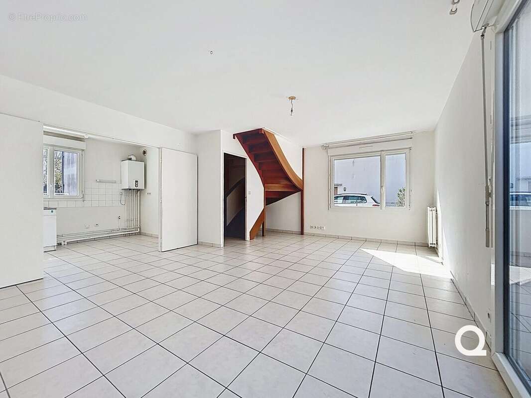 Maison à SAINT-JACQUES-DE-LA-LANDE