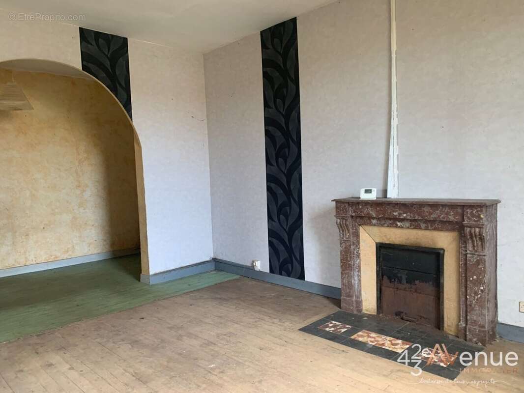 Appartement à VEAUCHE