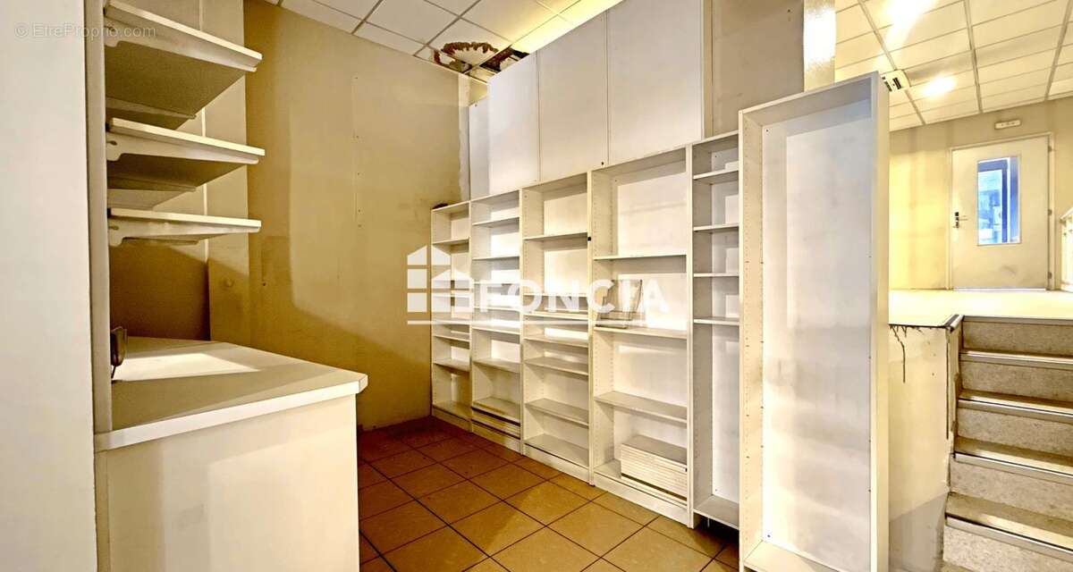 Local commercial de 190 m² - photo 6