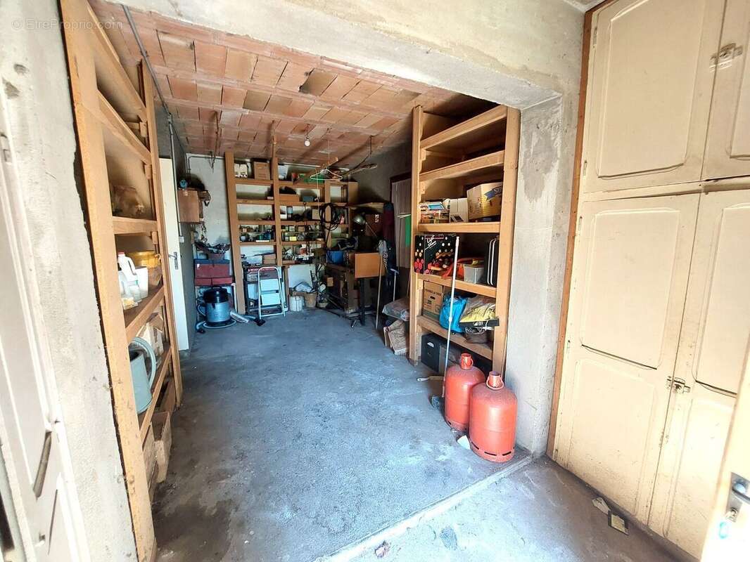 Maison T6 avec jardin clos et dépendances - photo 18