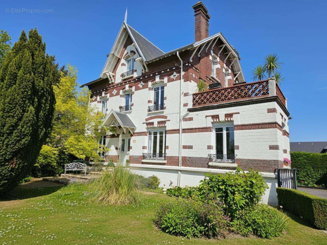 Maison 240 m² à Crepy-En-Valois  - photo 2