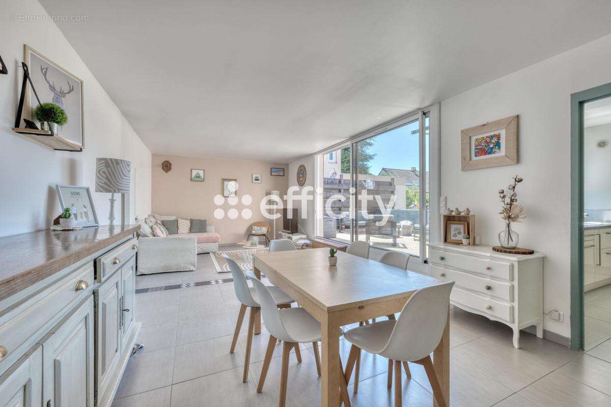 Appartement à SAULX-LES-CHARTREUX