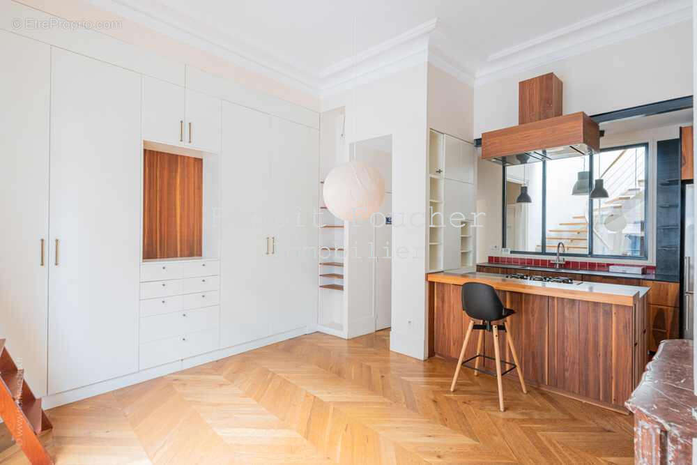 Paris 20ème limite 11ème, Ménilmontrant, 230m2 comme une maison avec deux terrasses. - photo 6