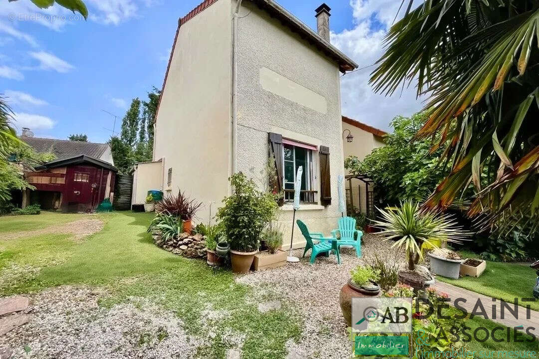 Maison à COUILLY-PONT-AUX-DAMES
