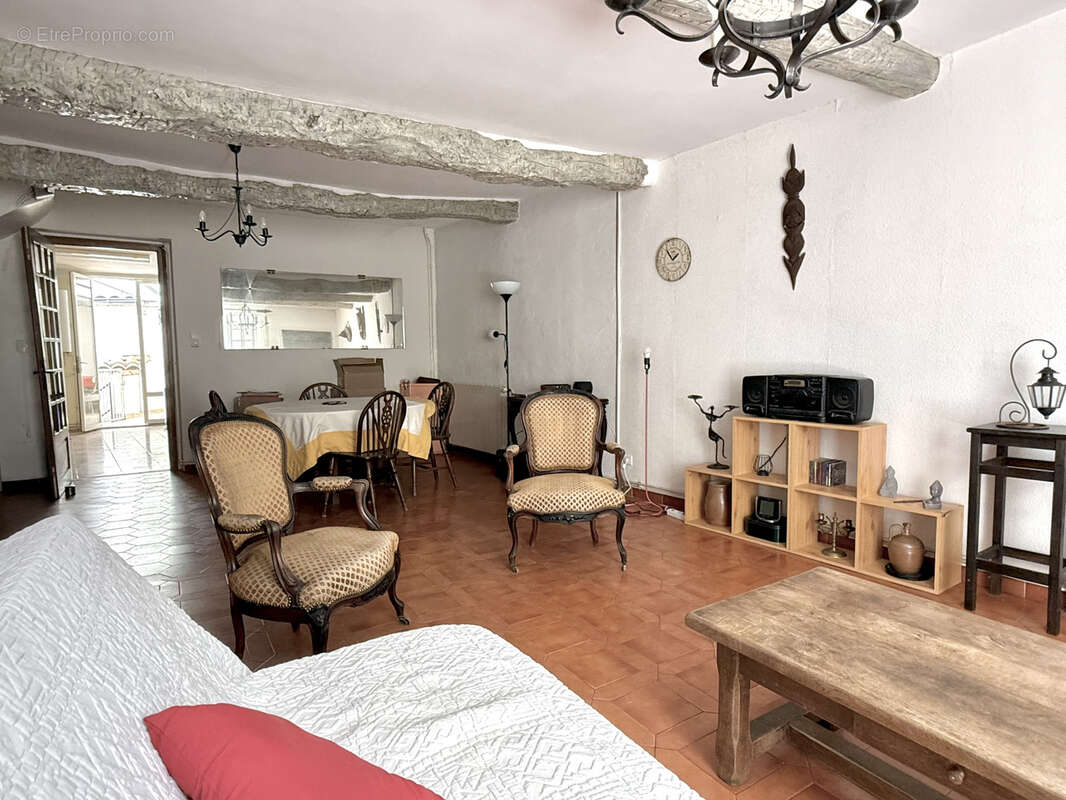 Charmante maison à rénover avec terrasse et garage - photo 3