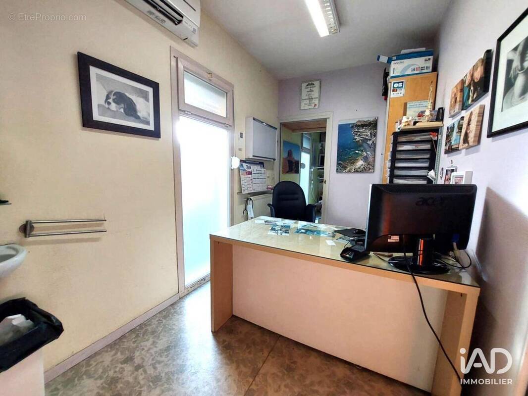 Photo 1 - Commerce à AVON