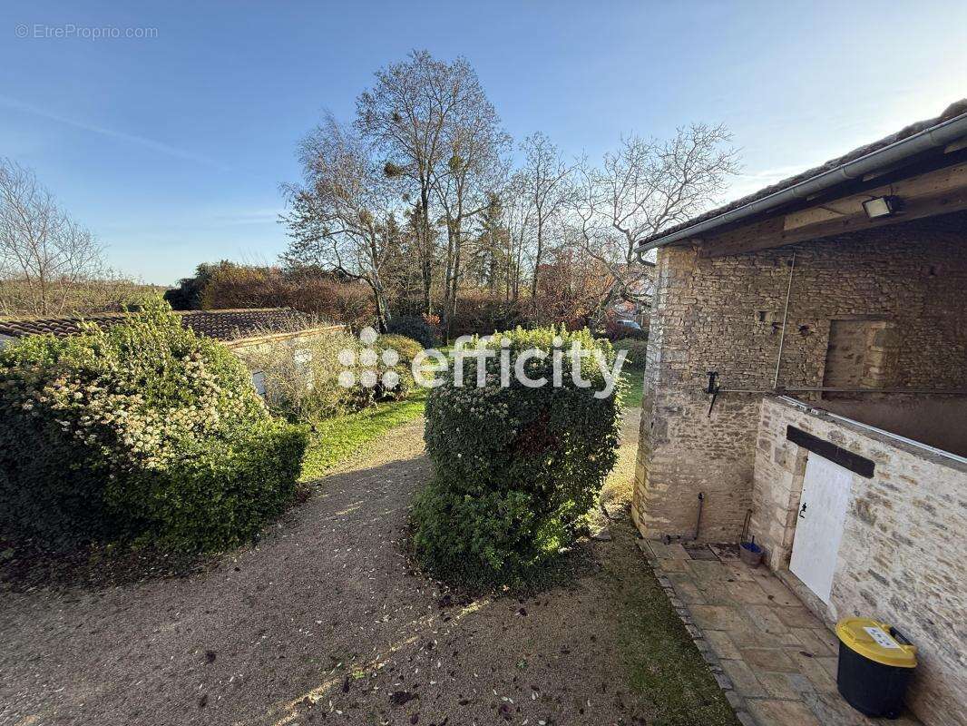 Maison à SAINT-PIERRE-D'EXIDEUIL