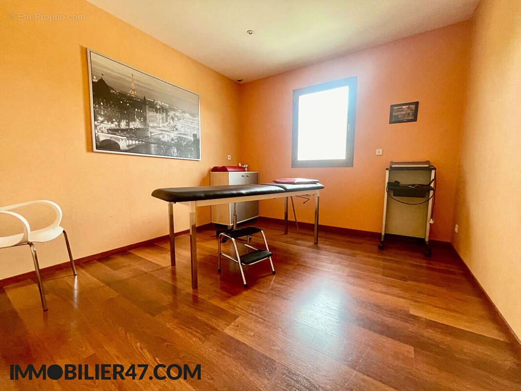 Villa de plain pied avec local professionnel - photo 17