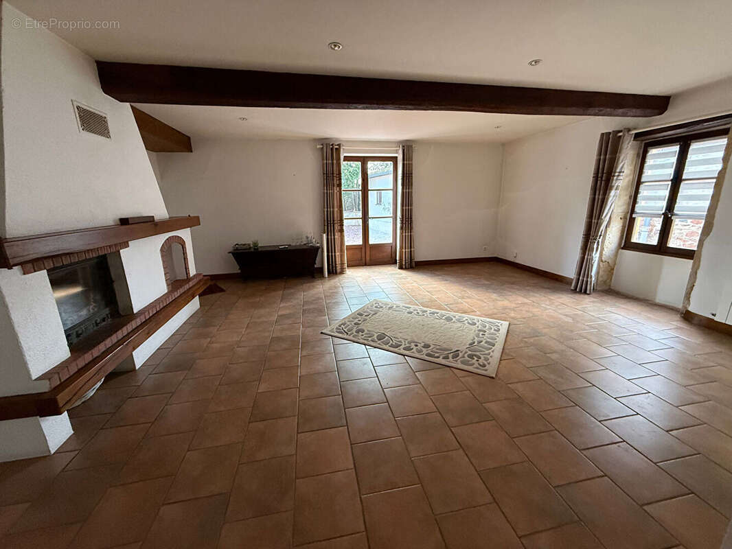 Maison à COMMELLE-VERNAY