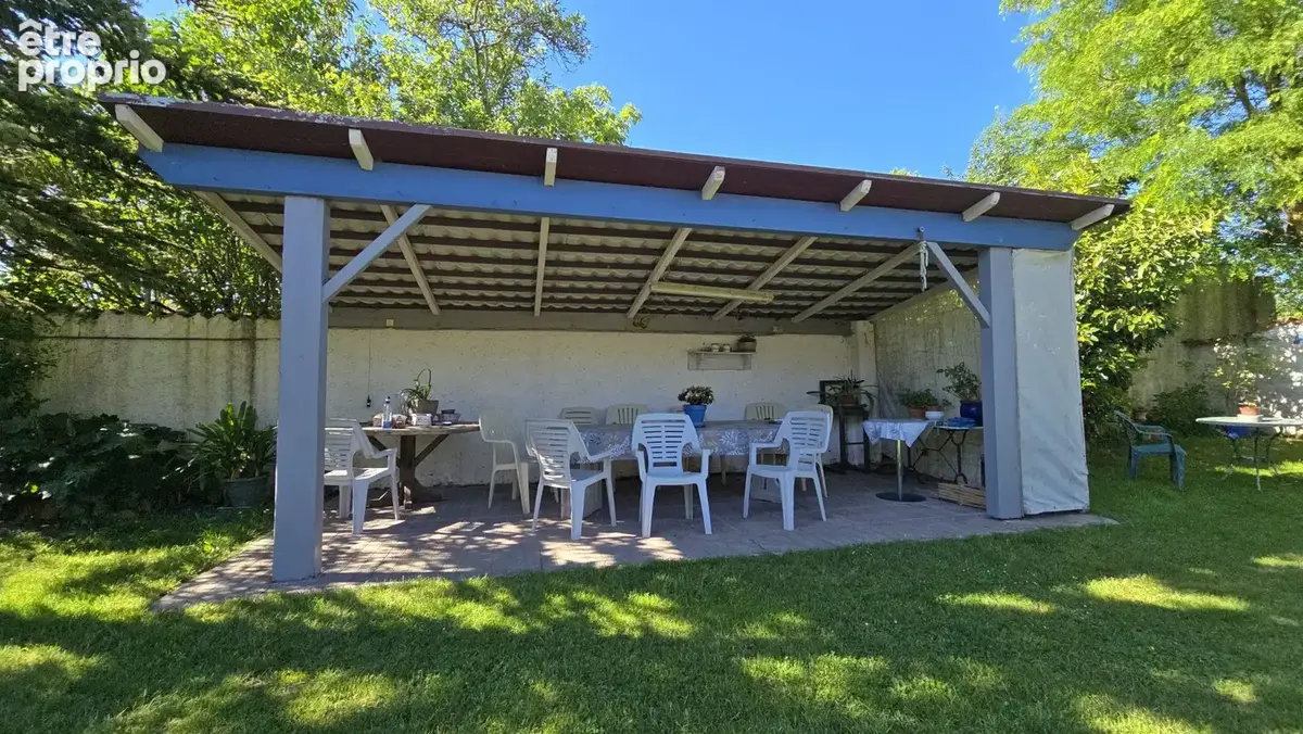 Maison 6 pièces 198 m² à vendre à Saint-Cyr-Du-Doret (17170) - photo 4