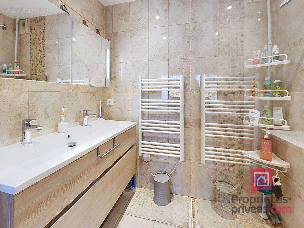 Maison à ROQUEBRUNE-SUR-ARGENS